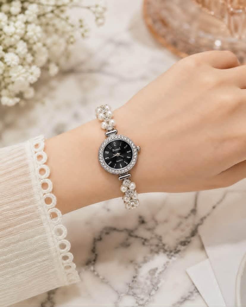 ⌚💎 Luxury Diamond-Encrusted Quartz Watch with Pearl Chain 💎✨